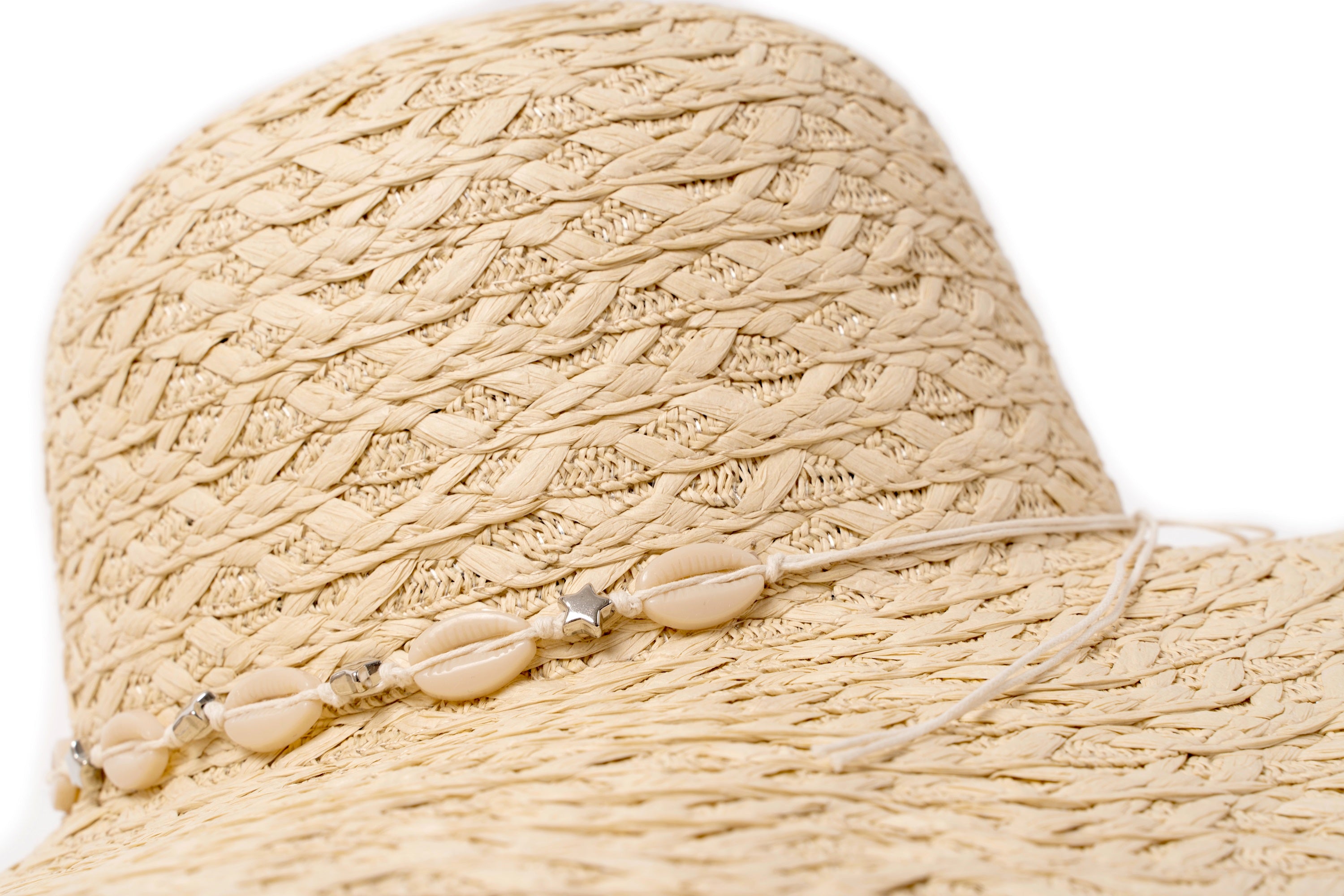 Cappello di paglia floscio con conchiglie