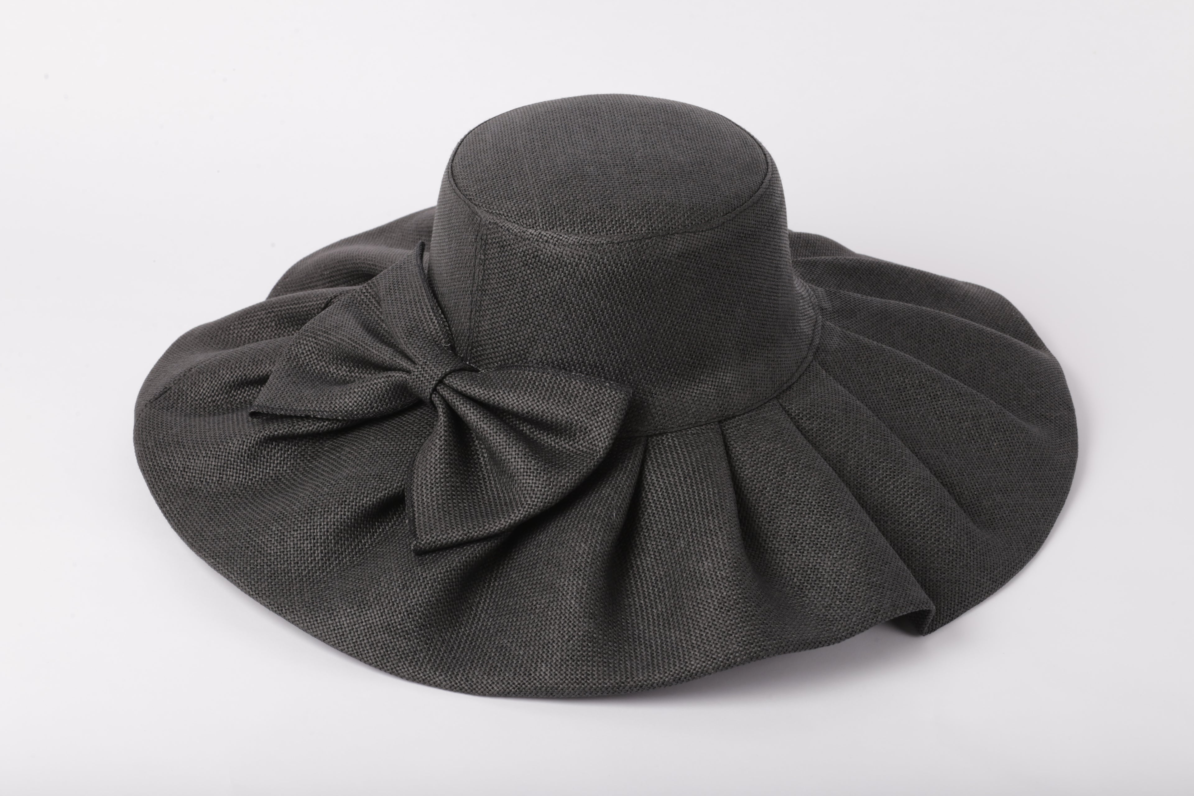 Cappello di paglia floscio con fiocco