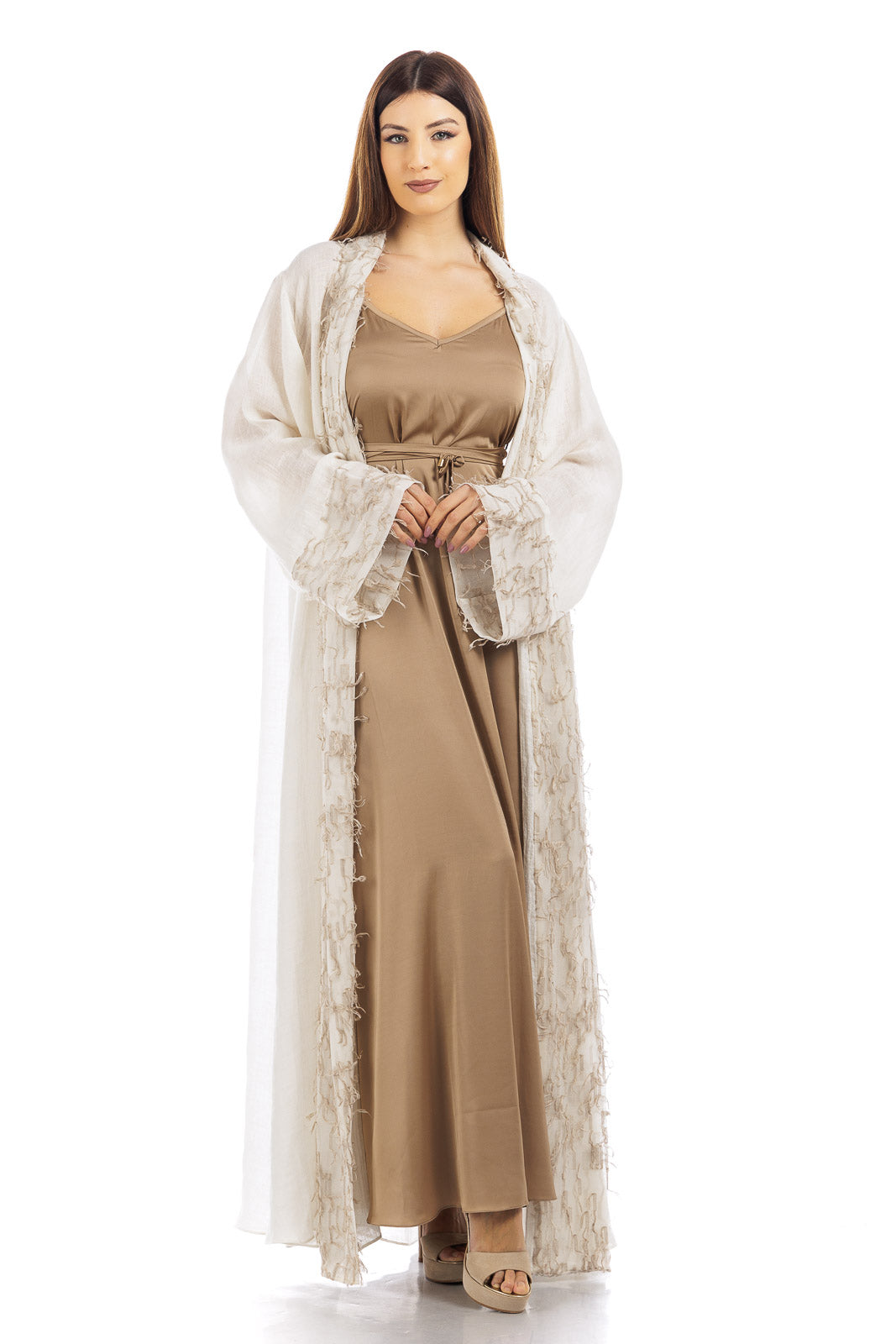 Abaya in lino con dettagli in piuma