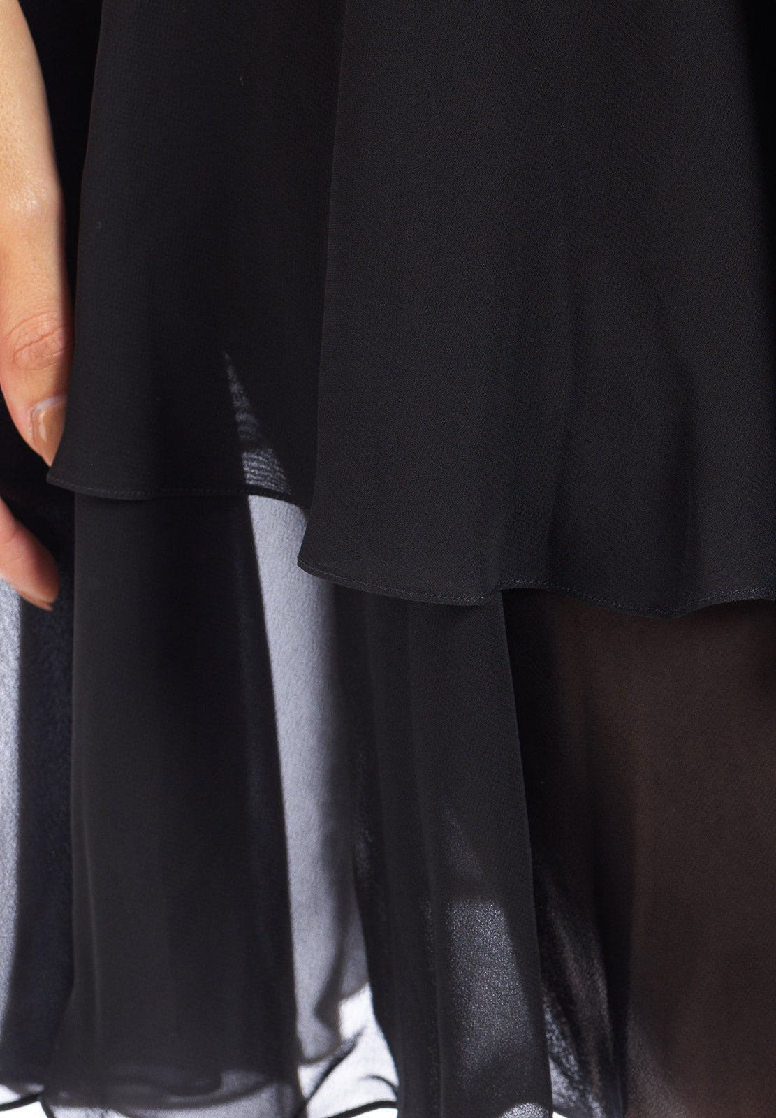 Abito corto in chiffon con cinturino in tinta unita