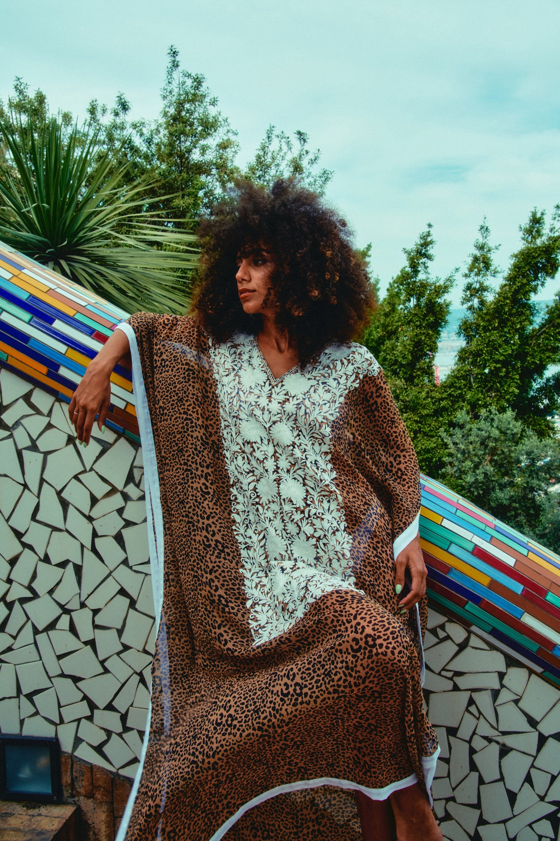 Caftano ricamato in chiffon di seta