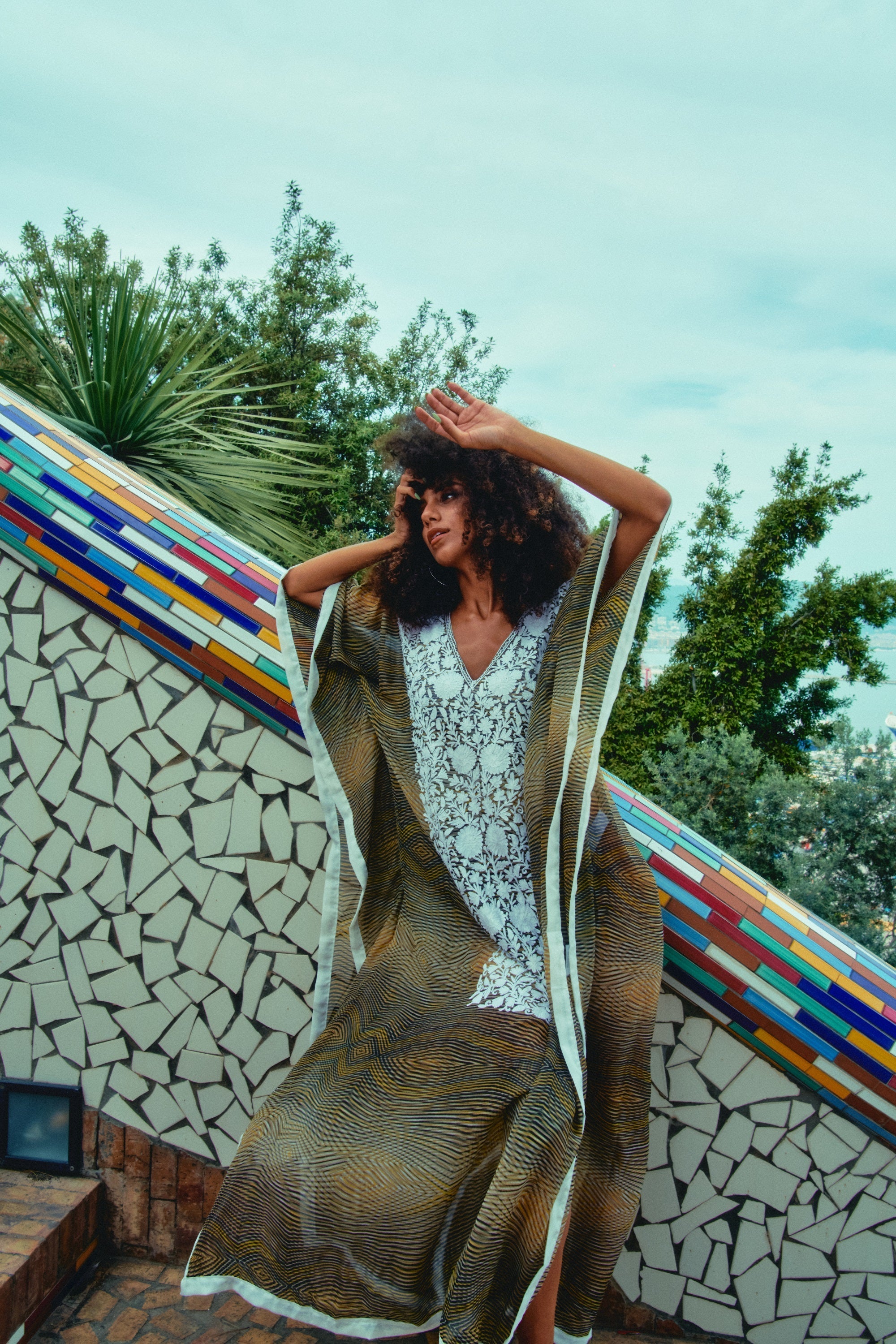 Caftano ricamato in chiffon di seta