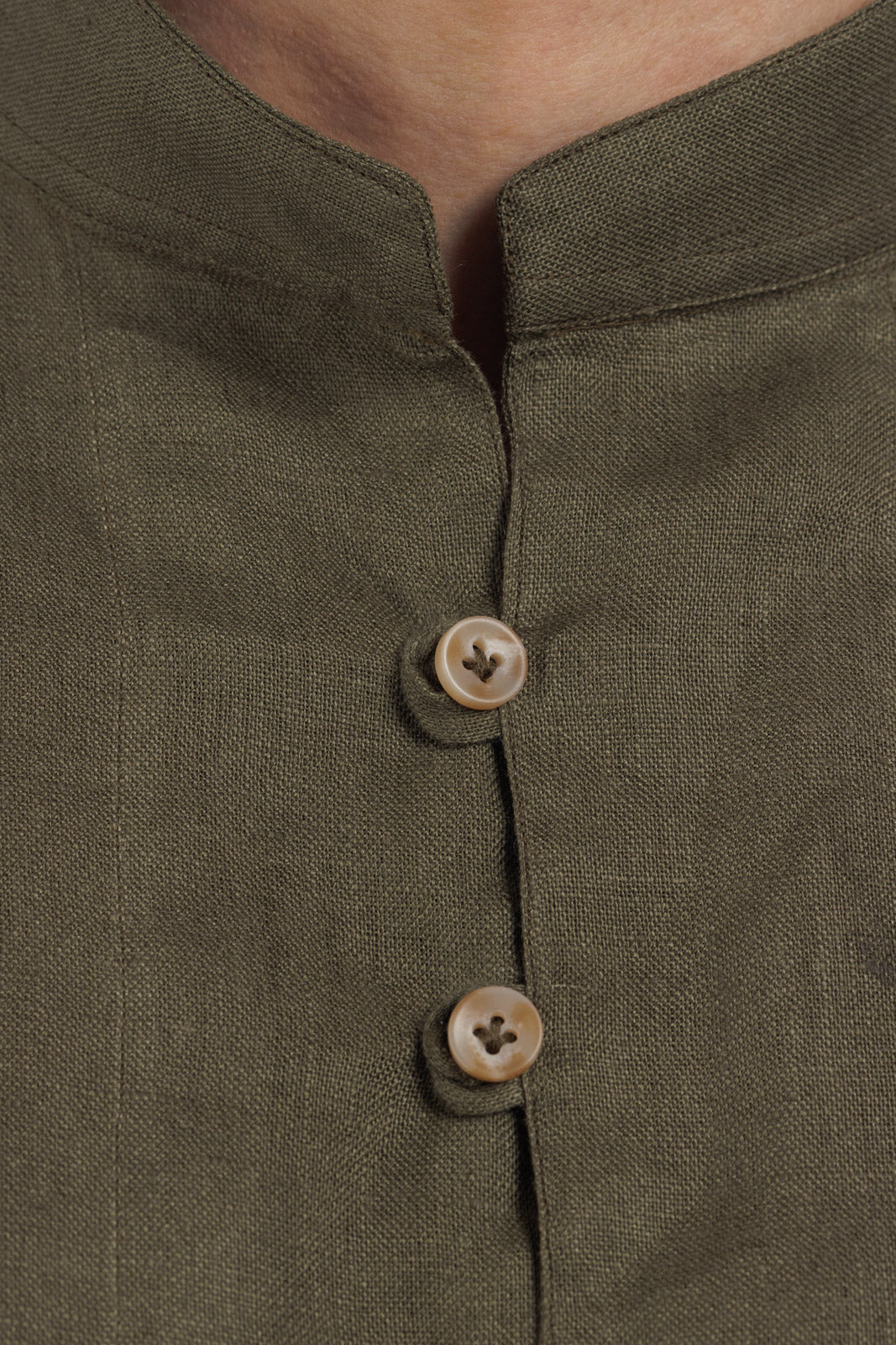 Camicia in lino con bottoni a metà spacco