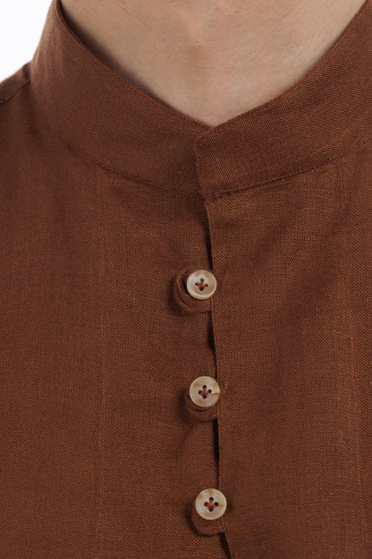 Camicia in lino con bottoni a metà spacco