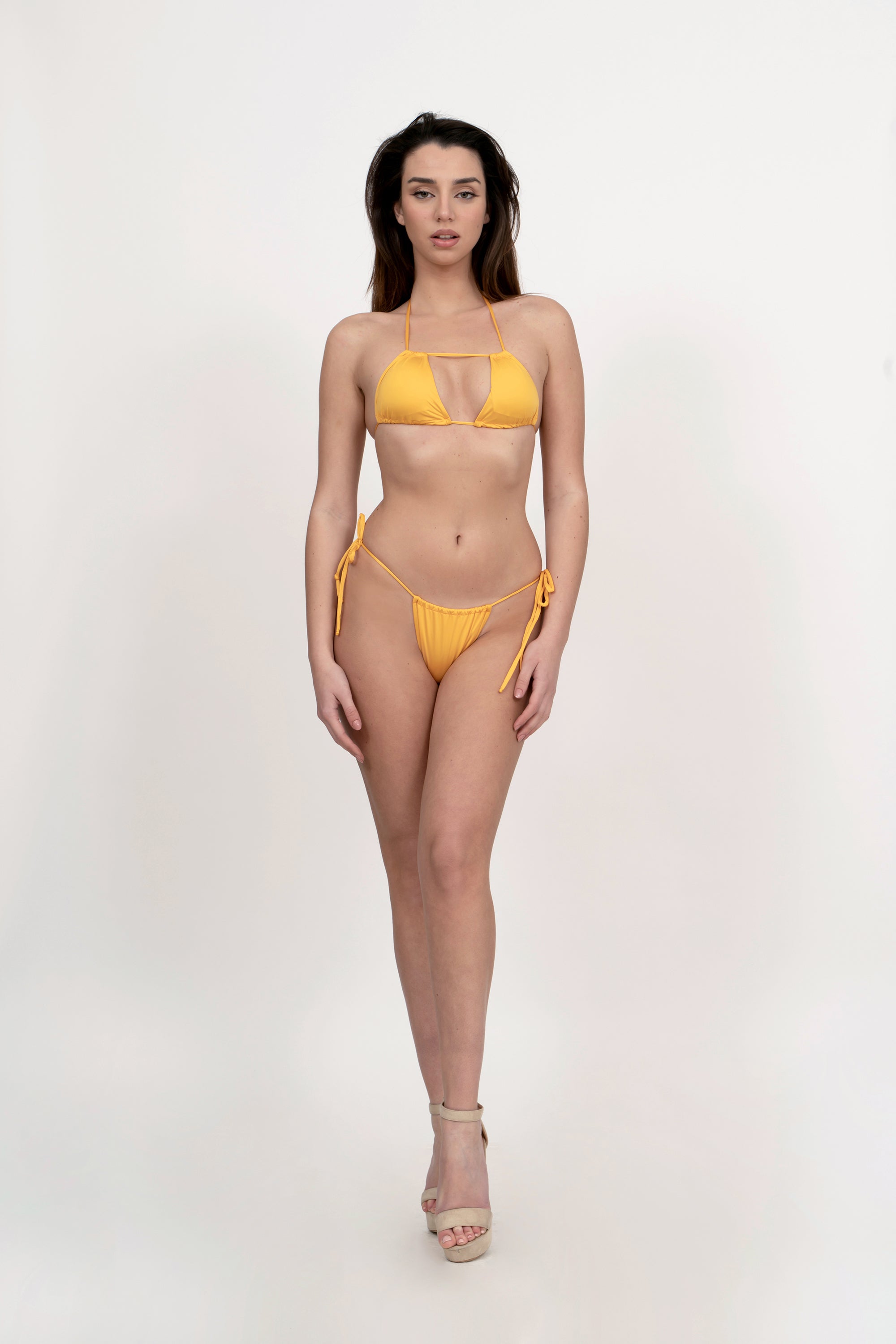 Bikini con perizoma a fascia pieghettato tinta unita