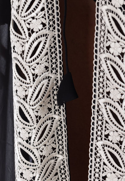 Abito in chiffon con bordo in pizzo