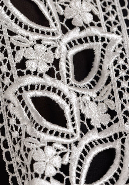 Abito in chiffon con bordo in pizzo