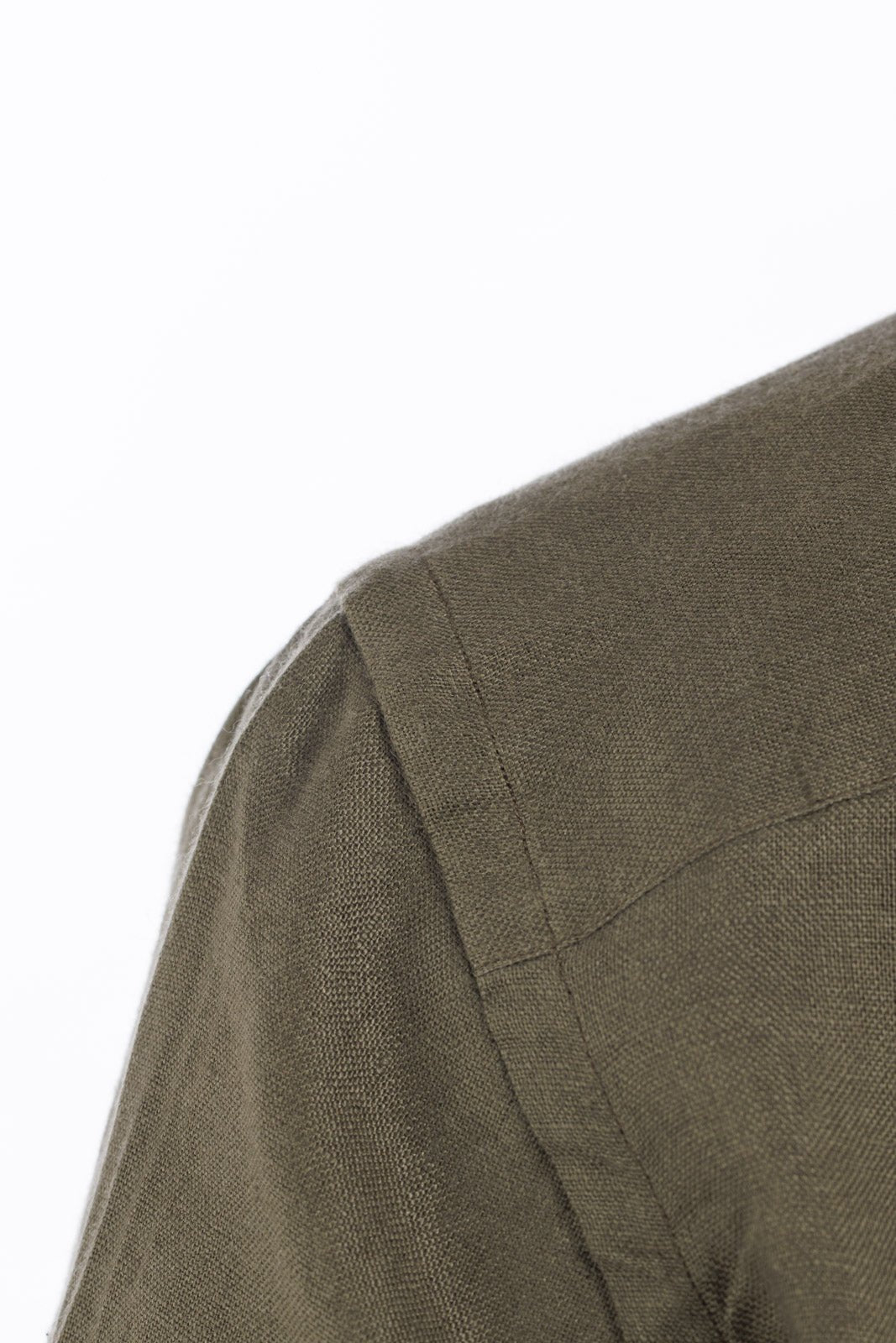 Camicia in lino con bottoni a metà spacco