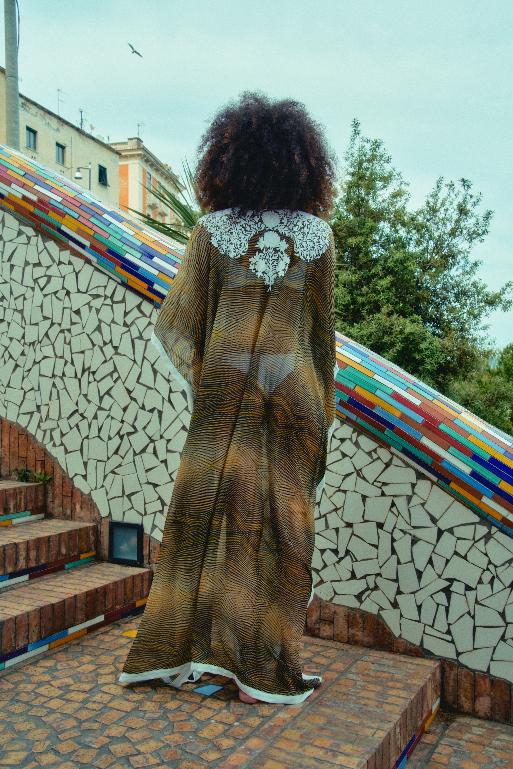 Caftano ricamato in chiffon di seta