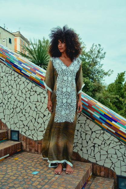 Caftano ricamato in chiffon di seta