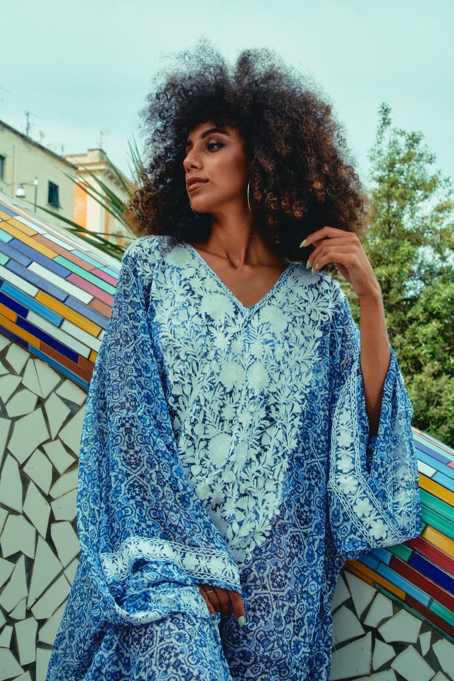 Caftano ricamato in chiffon di seta